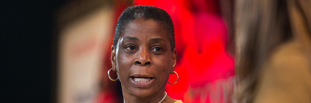 Xerox CEO and Chair Ursula Burns receives UCLA Anderson’s John Wooden