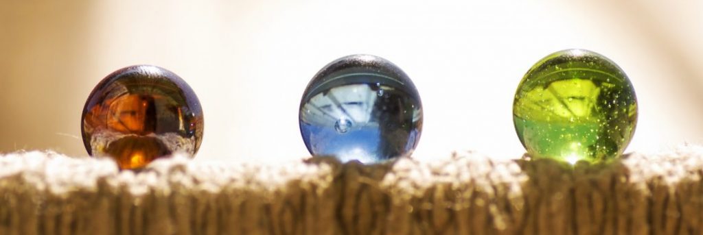 three marbles signifying the choice of choosing the right mba program